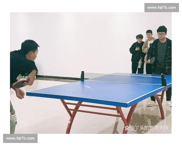 挺身式跳远比赛精彩瞬间展示运动员突破极限的速度与力量